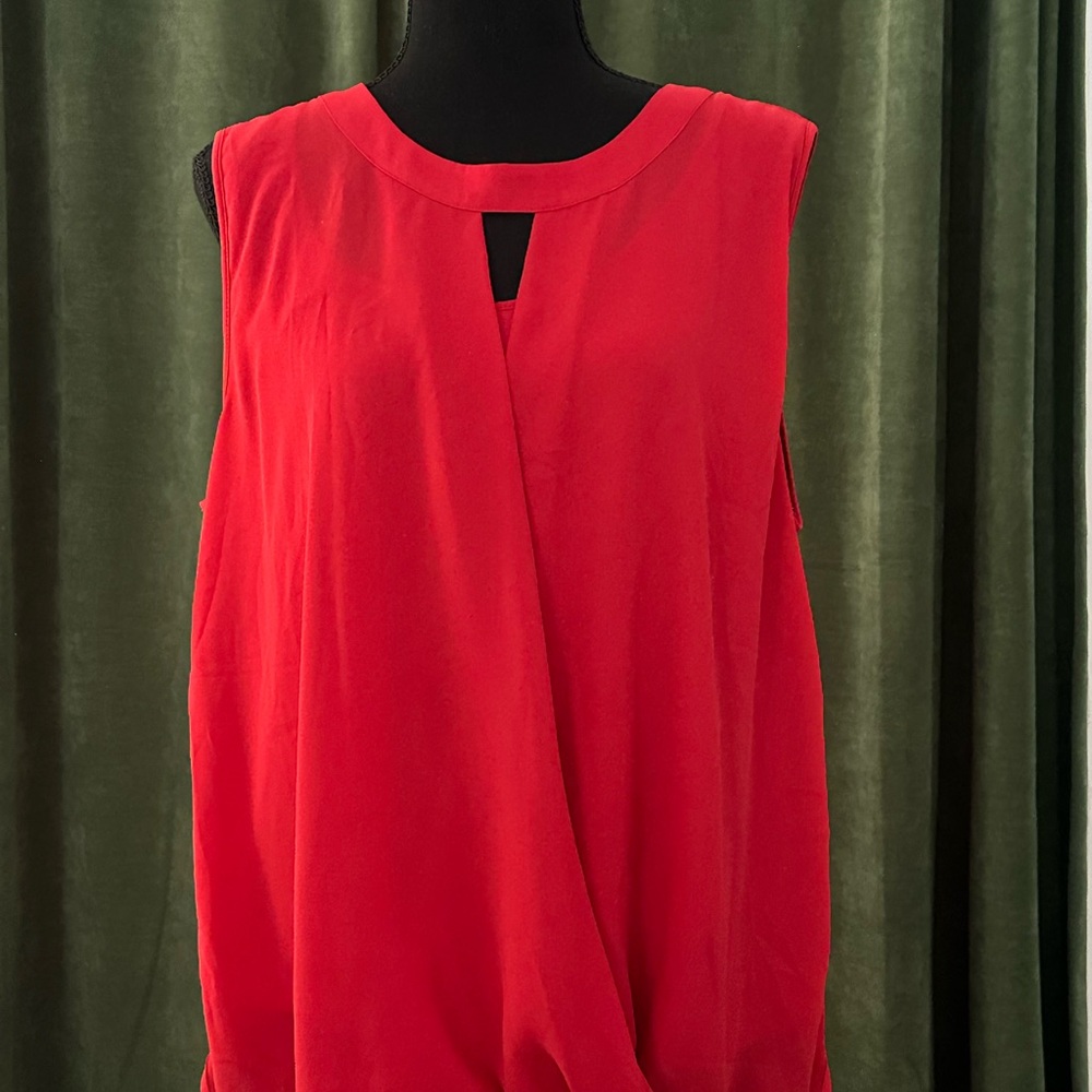 41 Hawthorn Vibrant Red Top